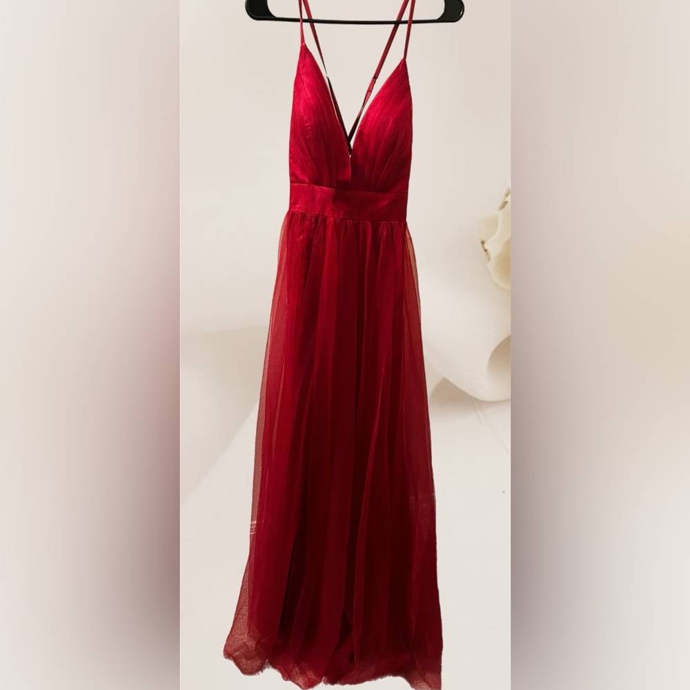 Elegant Burgundy Maxi Dress